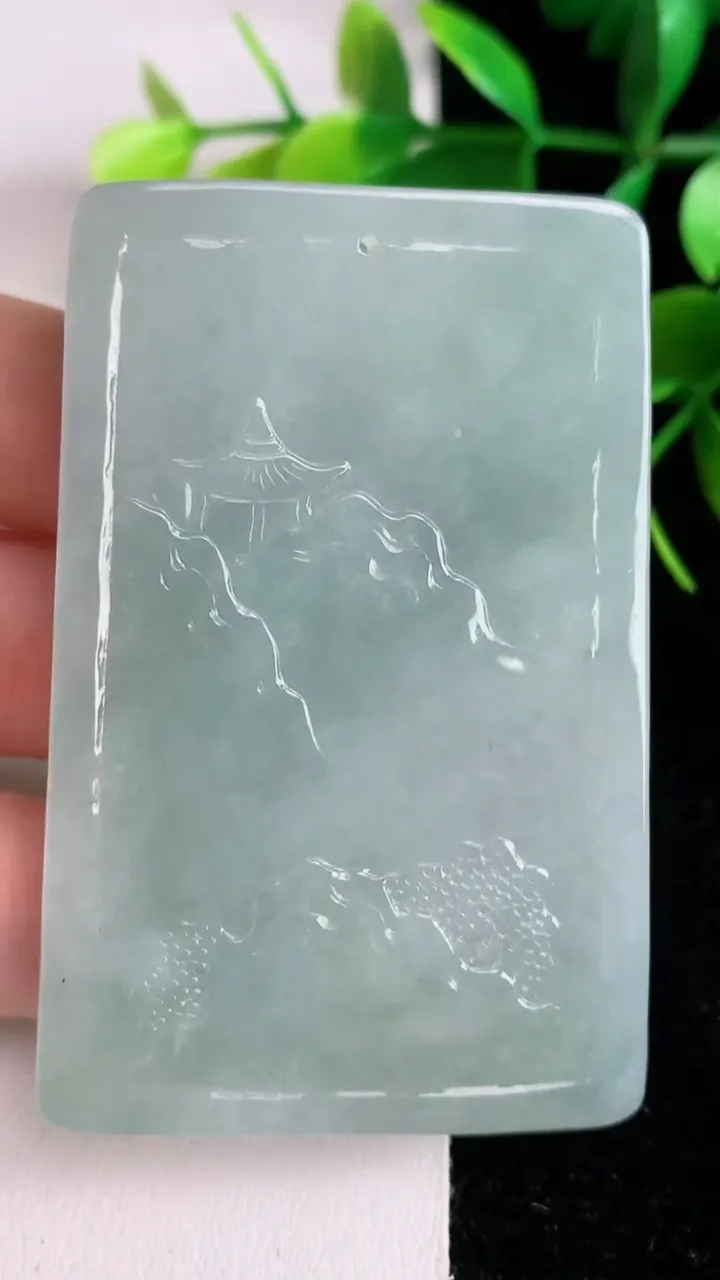 天然A货翡翠山水牌吊坠，尺寸62.6-41-5，重量:37.70g
6月14日