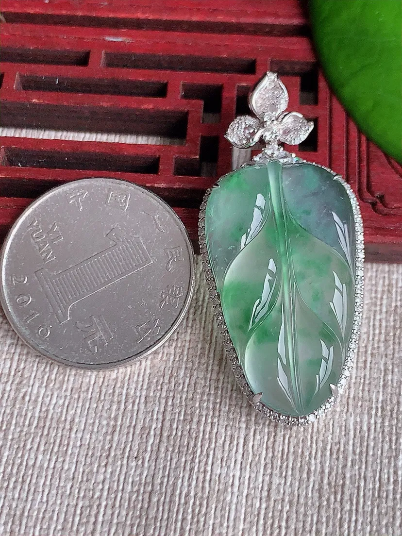 天然A货翡翠18K金伴飘花大叶子金枝玉叶吊坠尺寸45.5×20×7.7裸石31.4×17.7m量7.70g 0612
