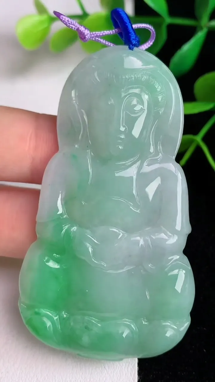 天然A货翡翠观音菩萨吊坠，尺寸64-36.3-5.3，重量:23.47g
6月14日