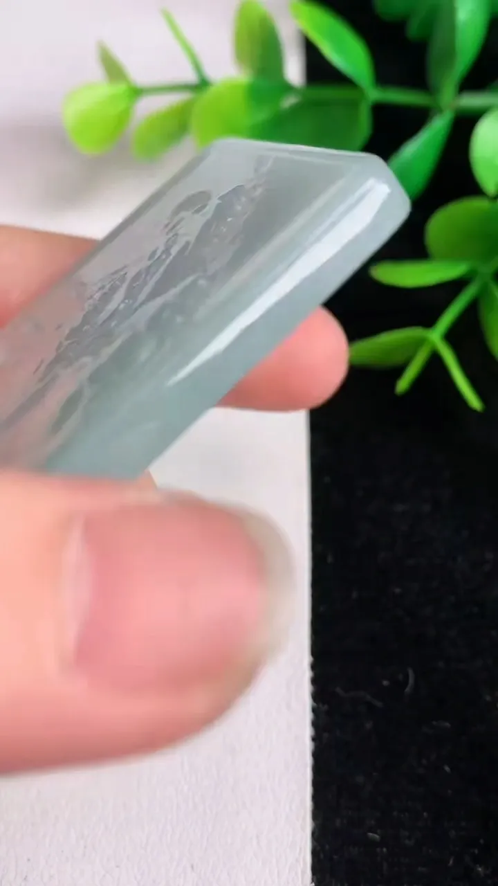 天然A货翡翠山水牌吊坠，尺寸62.6-41-5，重量:37.70g
6月14日