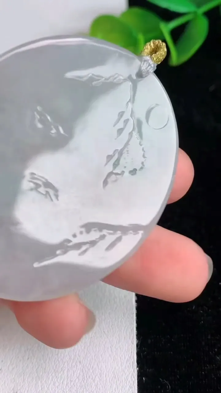 天然A货翡翠生肖羊吊坠，尺寸48.7-41.5-5，重量:20.24g
6月14日