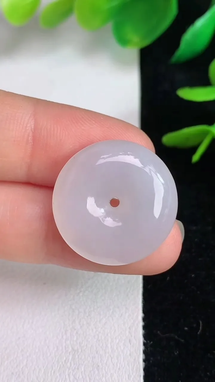 天然A货翡翠白冰平安扣吊坠，尺寸24.2-5，重量:6.16g
6月14日