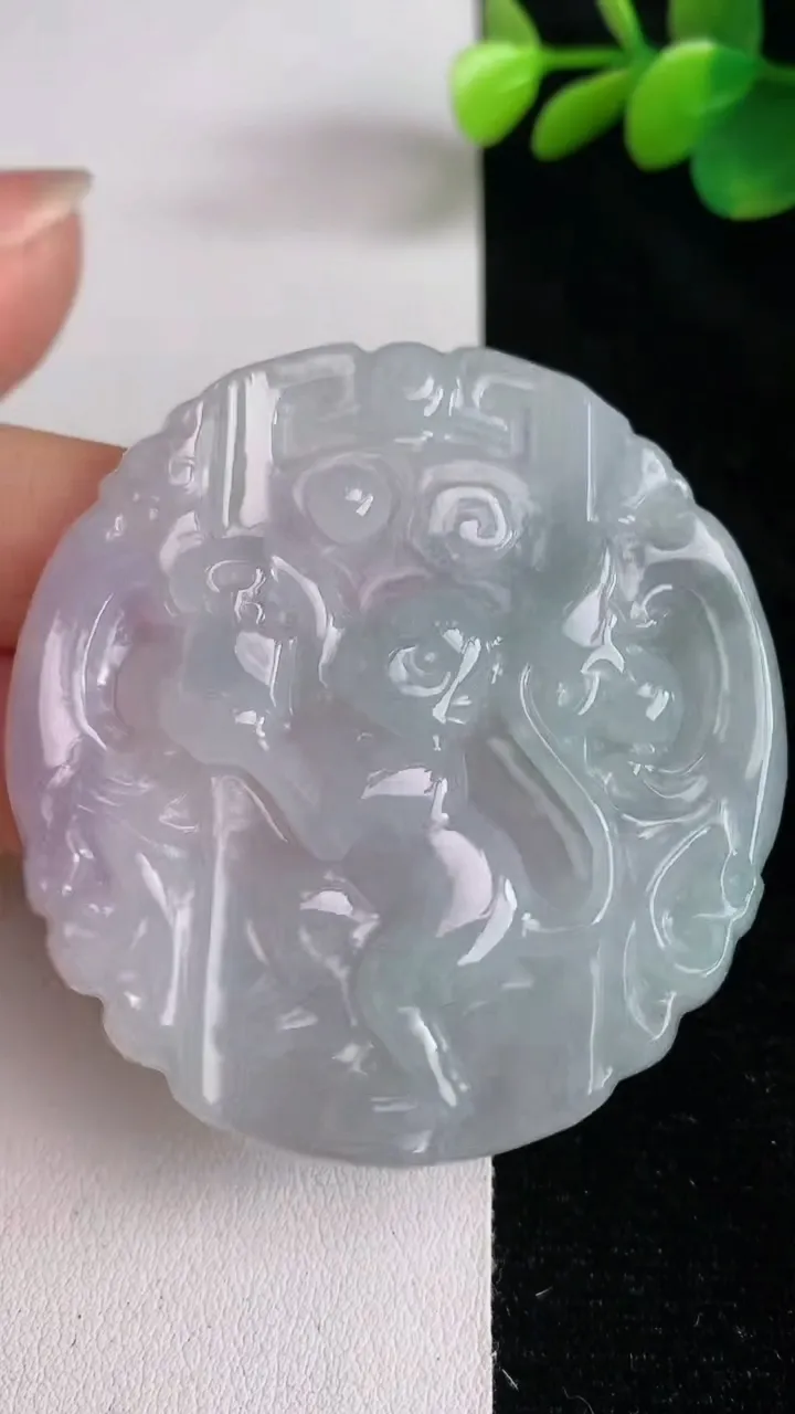 天然A货翡翠春带彩 紫罗兰生肖猴吊坠，尺寸56.5-52.8-5.8，重:26.44g
6月14日