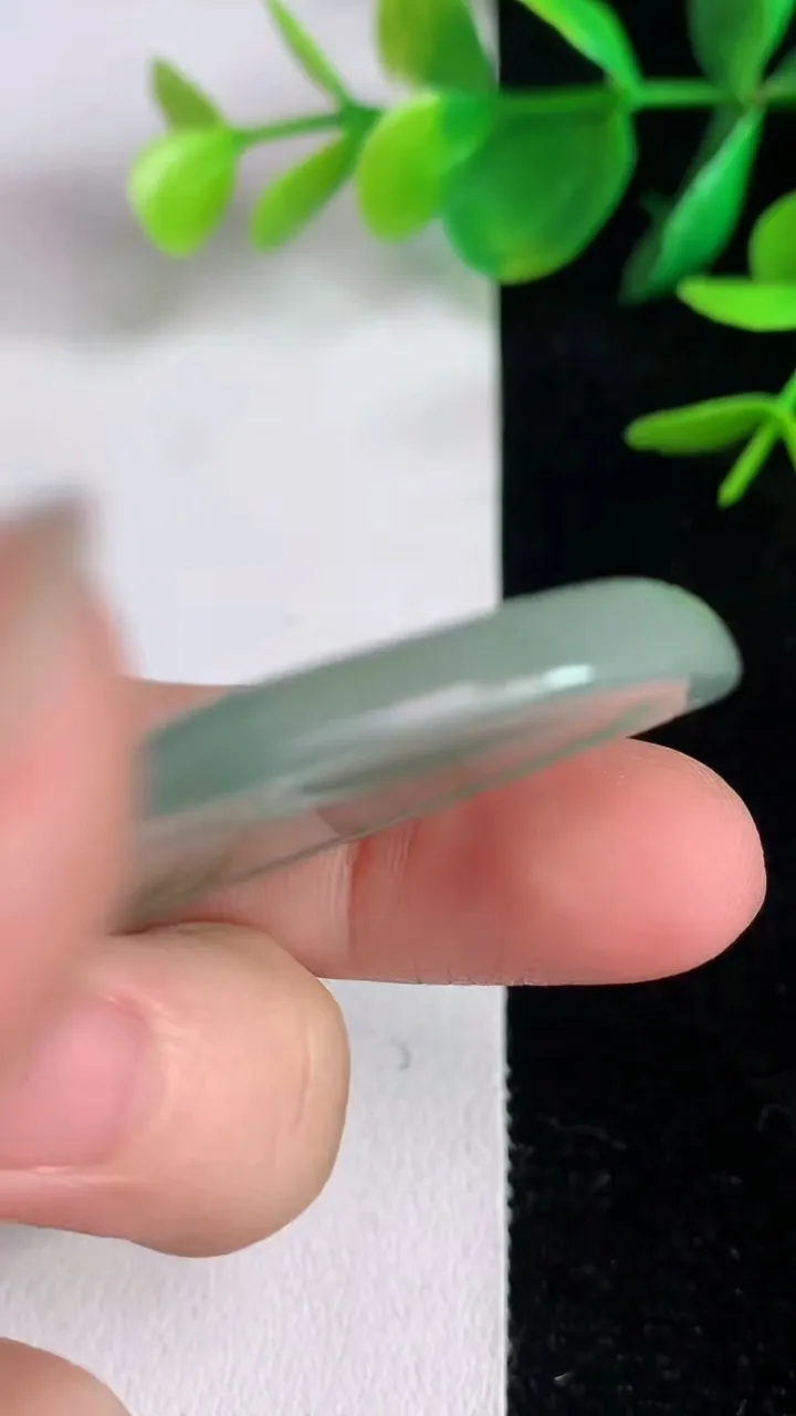 天然A货翡翠飘花宝宝佛吊坠，尺寸55.8-36.8-6，重:23.65g
6月14日