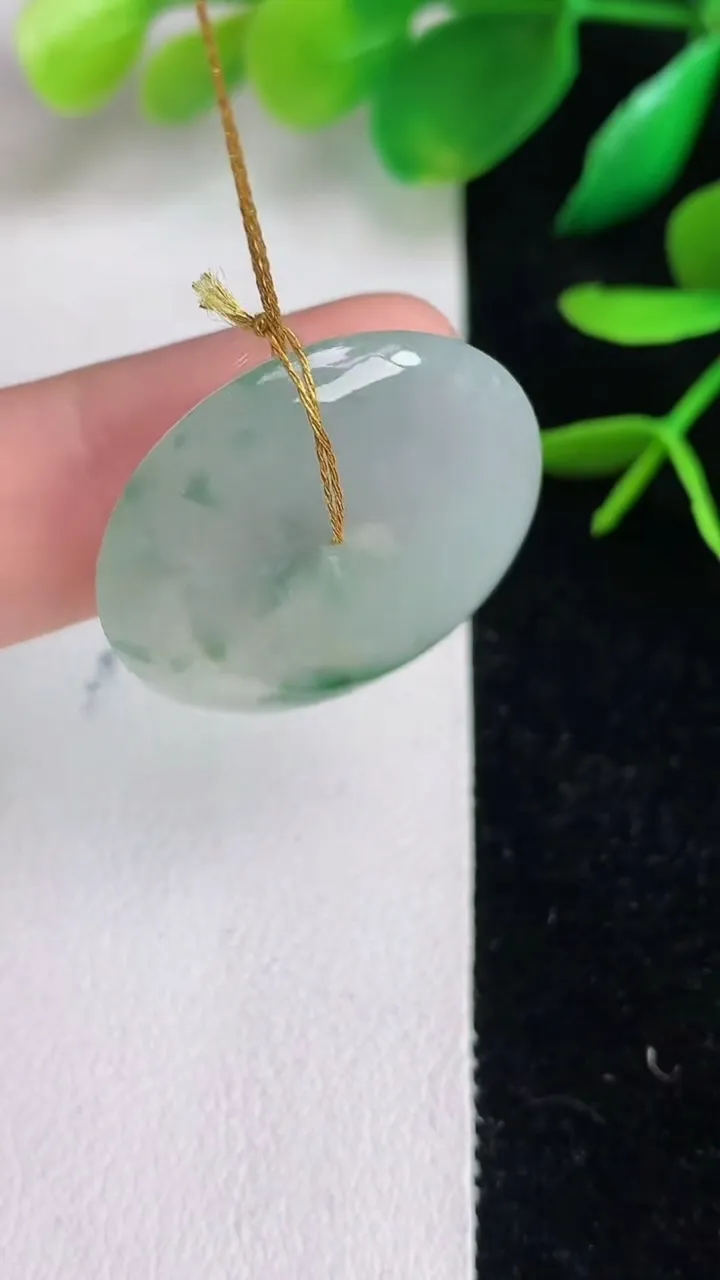天然A货翡翠飘花平安扣吊坠，尺寸26-5.3，重量:7.70g
6月15日