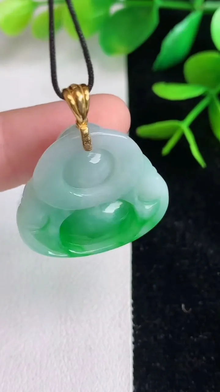 天然A货翡翠佛公吊坠，尺寸23.3-26-7.8，重量:8.02g
6月15日