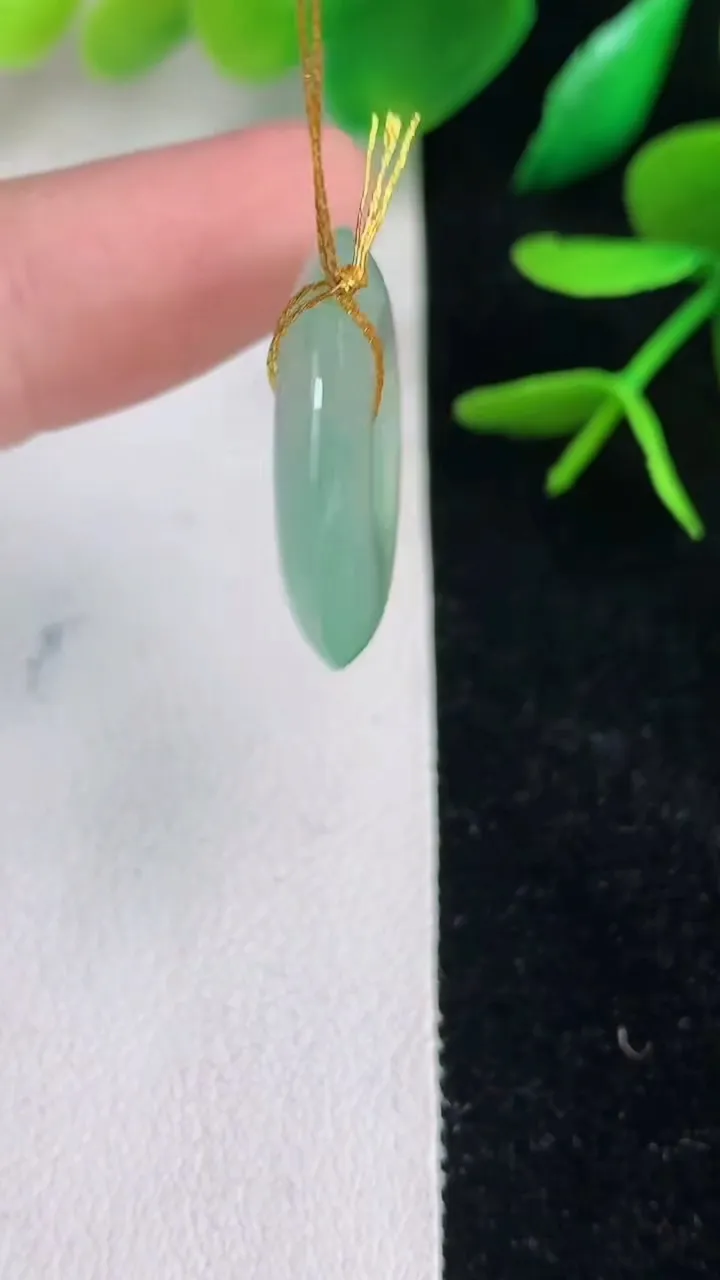 天然A货翡翠平安扣吊坠，尺寸22-4.4，重量:4.47g
6月15日