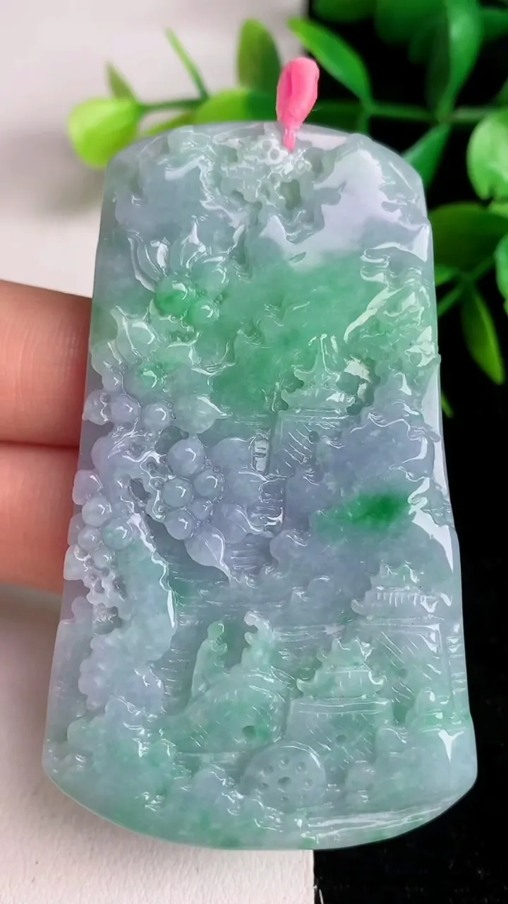 天然A货翡翠春带彩紫罗兰山水牌吊坠，尺寸68.4-40.3-5.4，重量:37.42g
6月15日