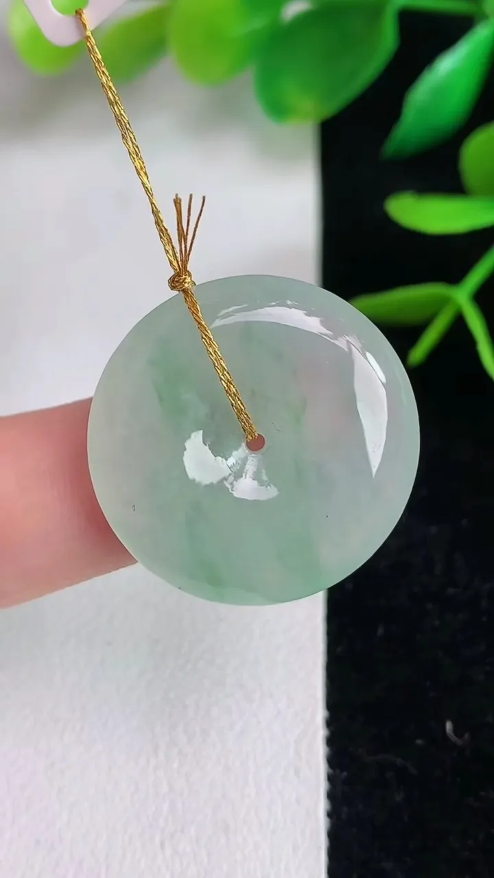 天然A货翡翠平安扣吊坠，尺寸23.7-4.7，重量:5.50g
6月15日