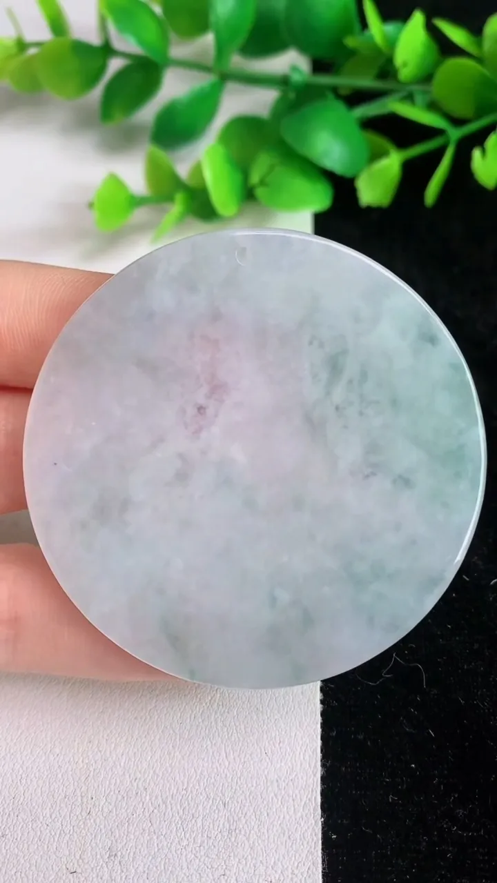 天然A货翡翠飘花大日如来吊坠，尺寸54.4-4.6，重量:30.75g
6月15日