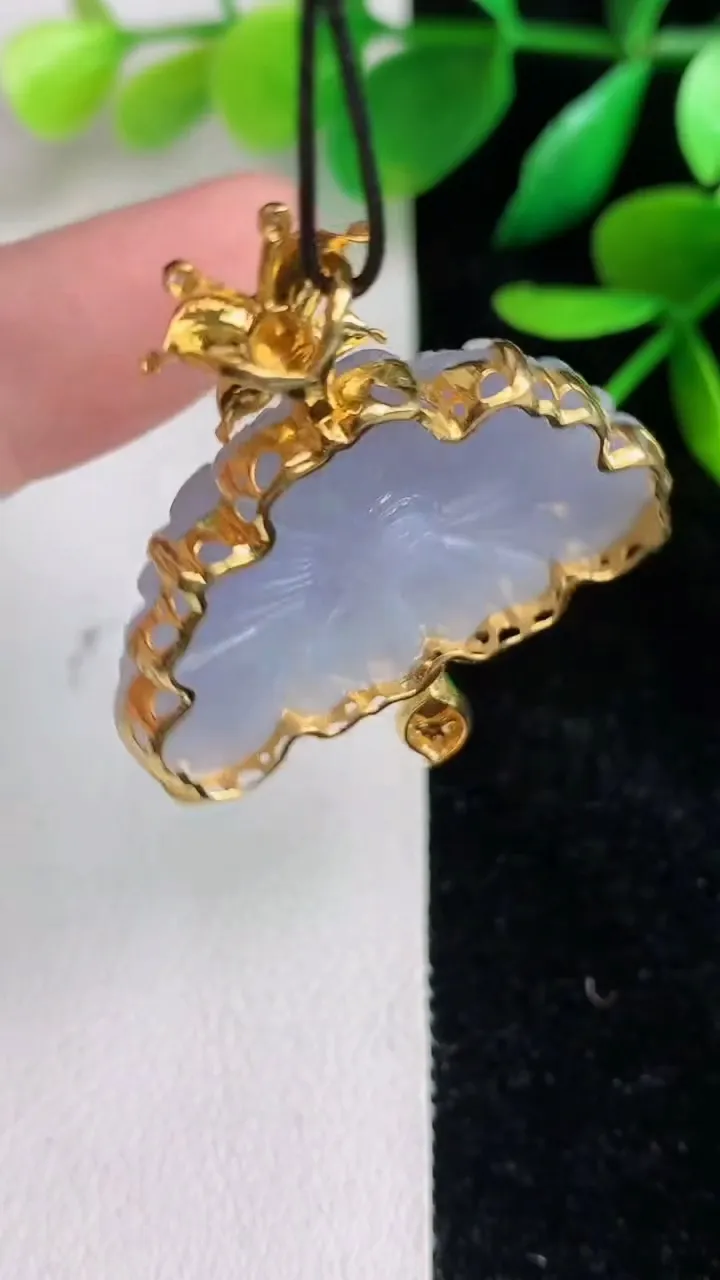 天然A货翡翠k金紫罗兰花开富贵吊坠，尺寸37.8-33-7.4，裸石21-31重量:8.29g
6月15日