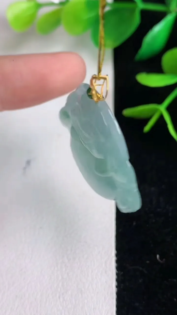 天然A货翡翠18k金飘花佛公吊坠，尺寸30.3-30.5-5.3，重量:7.16g
6月15日