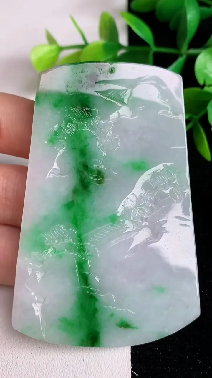 天然A货翡翠山水牌吊坠，尺寸72.5-48-5，重量:42.54g
6月15日