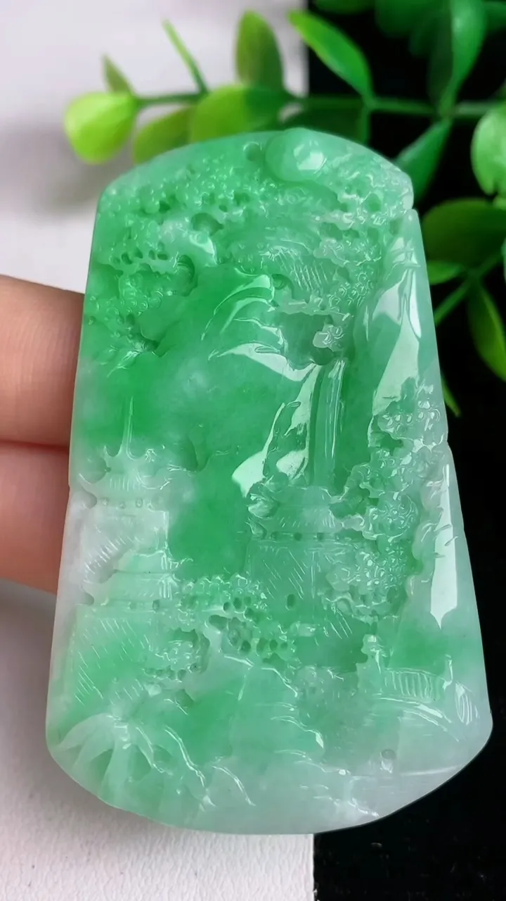 天然A货翡翠山水牌吊坠，尺寸66-41-6，重量:27.77g
6月15日