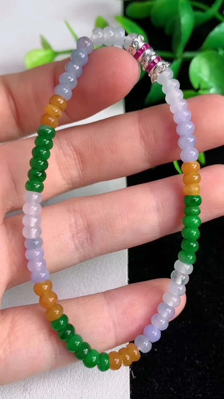 天然A货翡翠货三彩算盘珠手串，尺寸4.5-3，重量:7.25g6月15日
工厂直销收藏佳品,种好水足