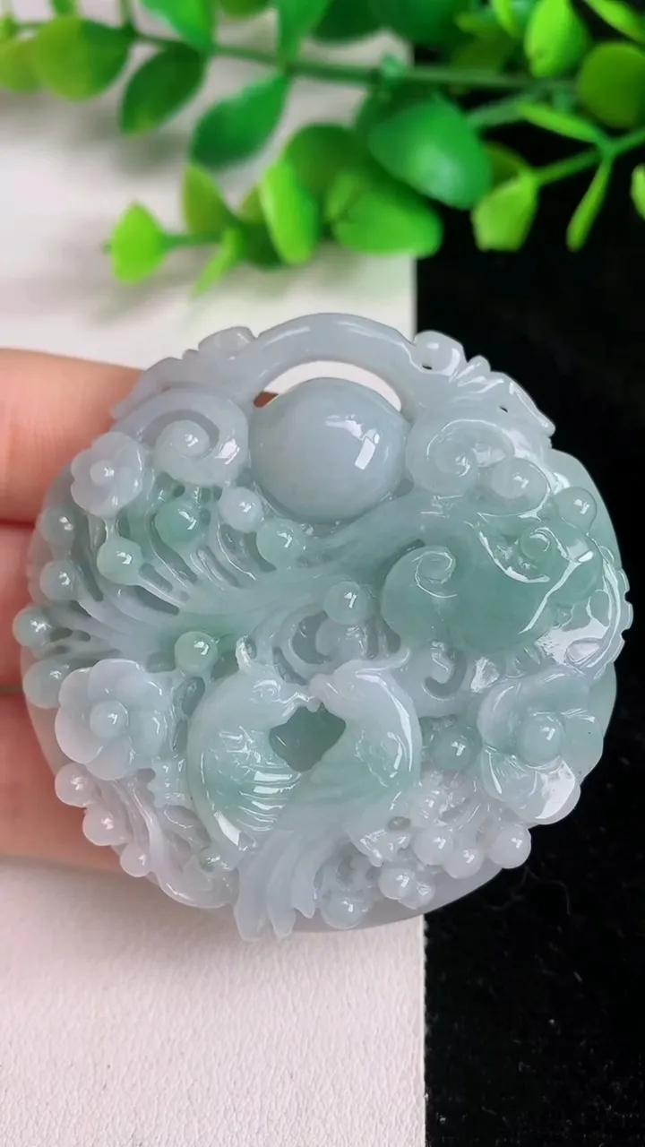 天然A货翡翠鸟语花香吊坠，尺寸55.5-54.6-12.7，重量:66.12g
6月15日