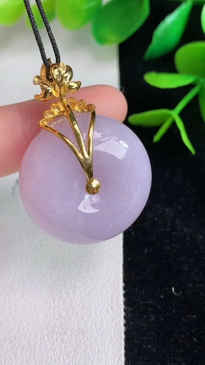 天然A货翡翠k金紫罗兰平安扣吊坠，尺寸25.5-12.5，重量:18.70g
6月15日