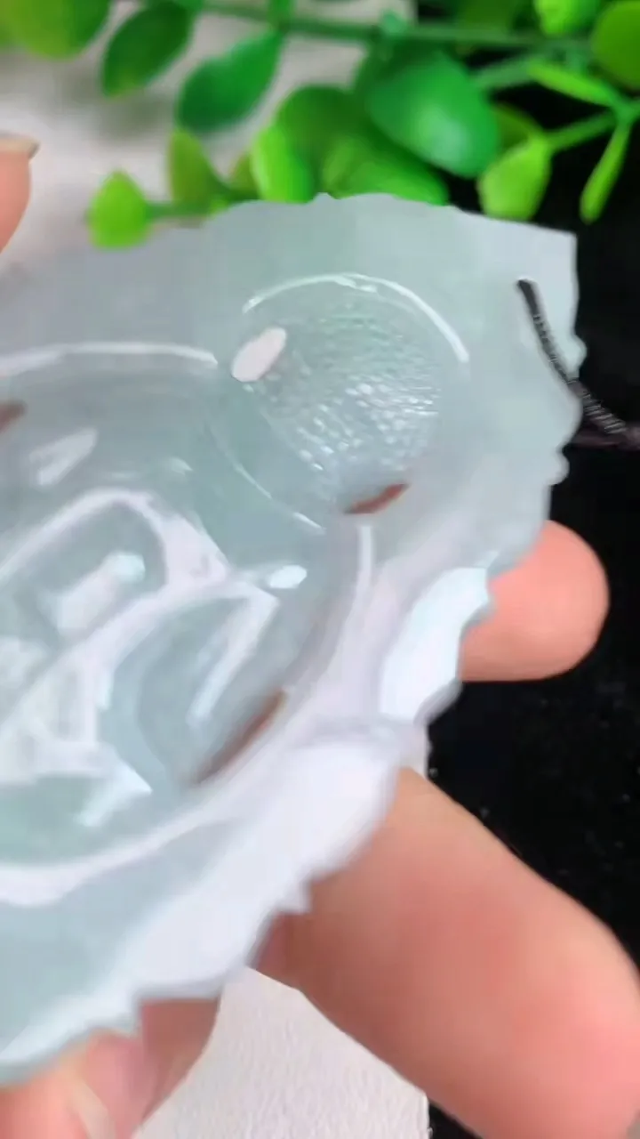 天然A货翡翠阿弥陀佛吊坠，尺寸72-42-10，重量:45.52g
6月15日