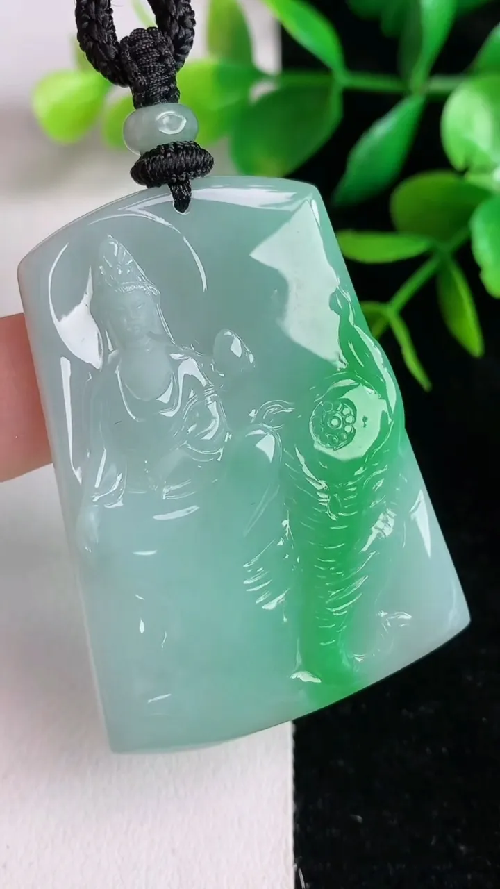 天然A货翡翠普贤菩萨吊坠，尺寸50-35.3-3.4，重量:20.88g
6月15日