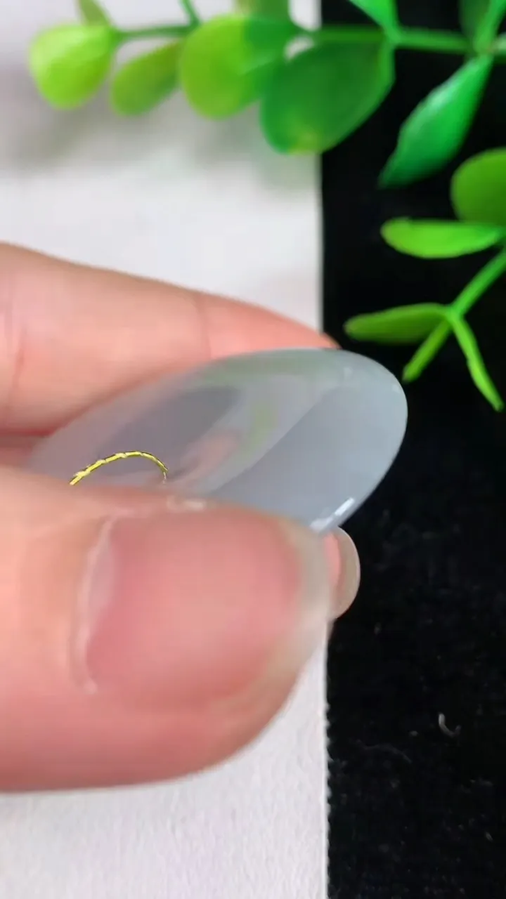 天然A货翡翠种白冰平安扣吊坠，尺寸38.5-5，重量:16.80g
6月15日