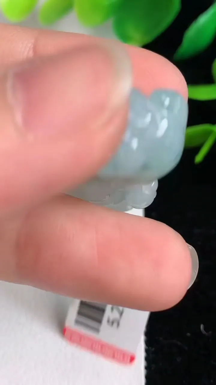 天然A货翡翠k金飘花貔貅吊坠，尺寸33.4-20.8-10.3，重量:17.25g
6月15日
