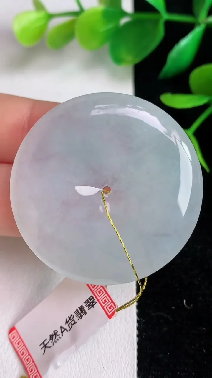 天然A货翡翠种白冰平安扣吊坠，尺寸38.5-5，重量:16.80g
6月15日