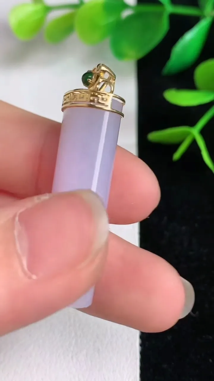 天然A货翡翠18k金紫罗兰平安柱吊坠，尺寸35.2-12.6-8.7，重量:10.37g
6月15日