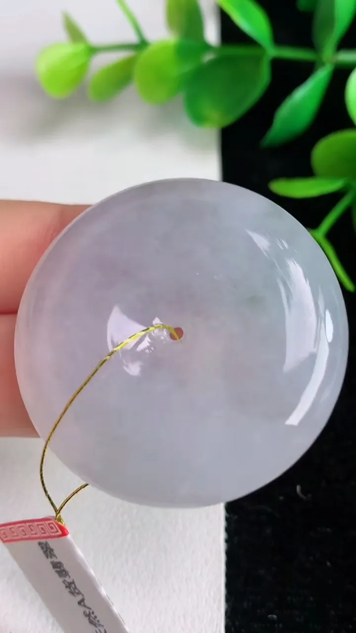 天然A货翡翠飘花平安扣吊坠，尺寸37.7-6.7，重量:20.54g
6月15日