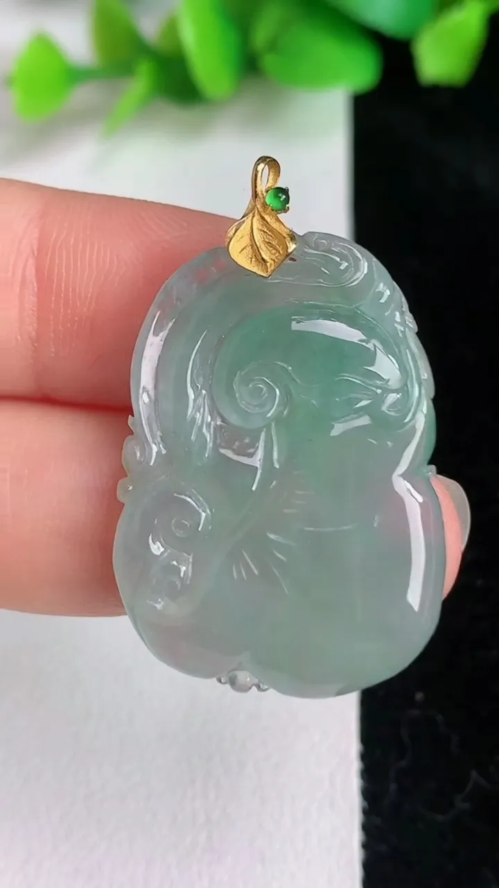 天然A货翡翠寿桃吊坠，尺寸31-22-4.8，重量:6.98g
6月15日