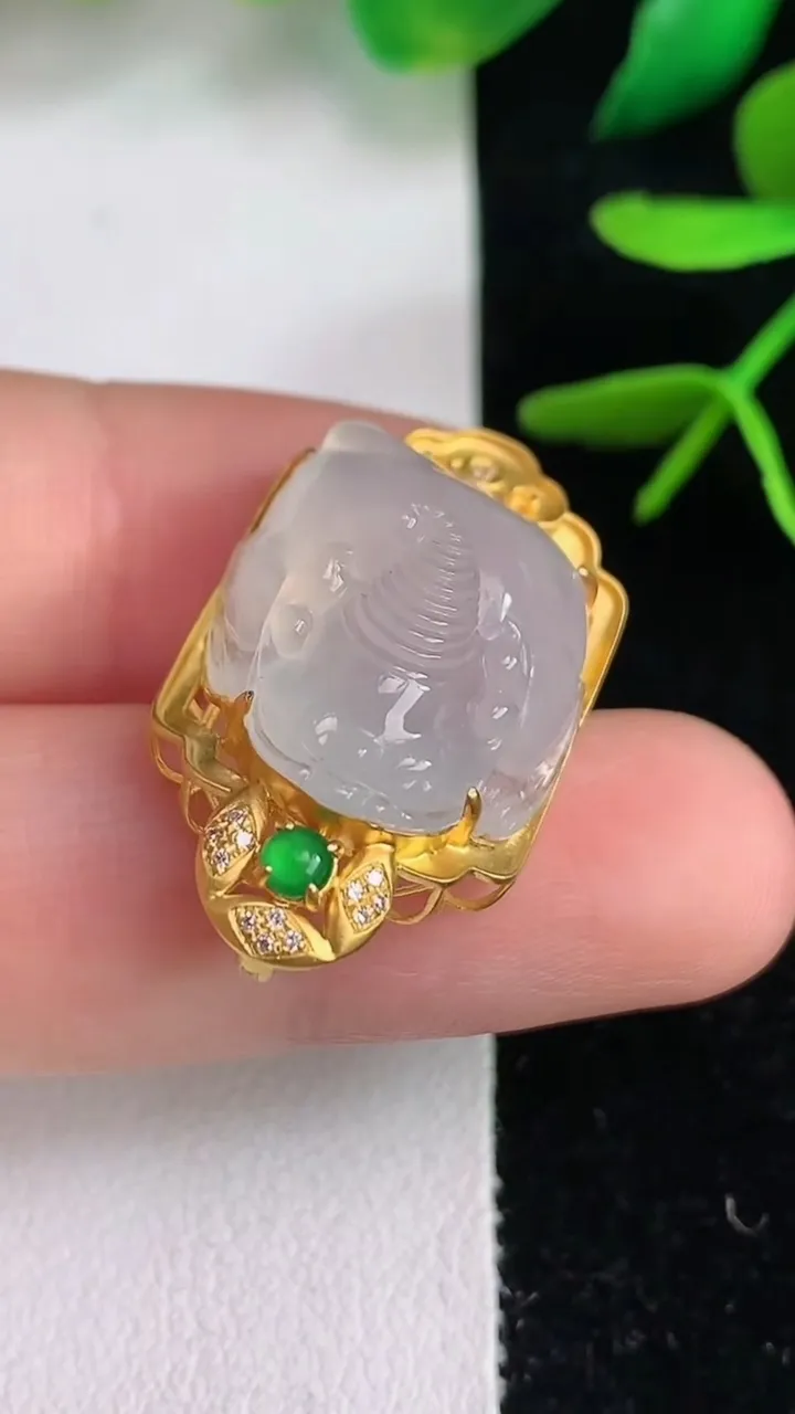 天然A货翡翠貔貅吊坠，尺寸29-16.4-10.4，20.3-14.6重量:8.80g
6月15日