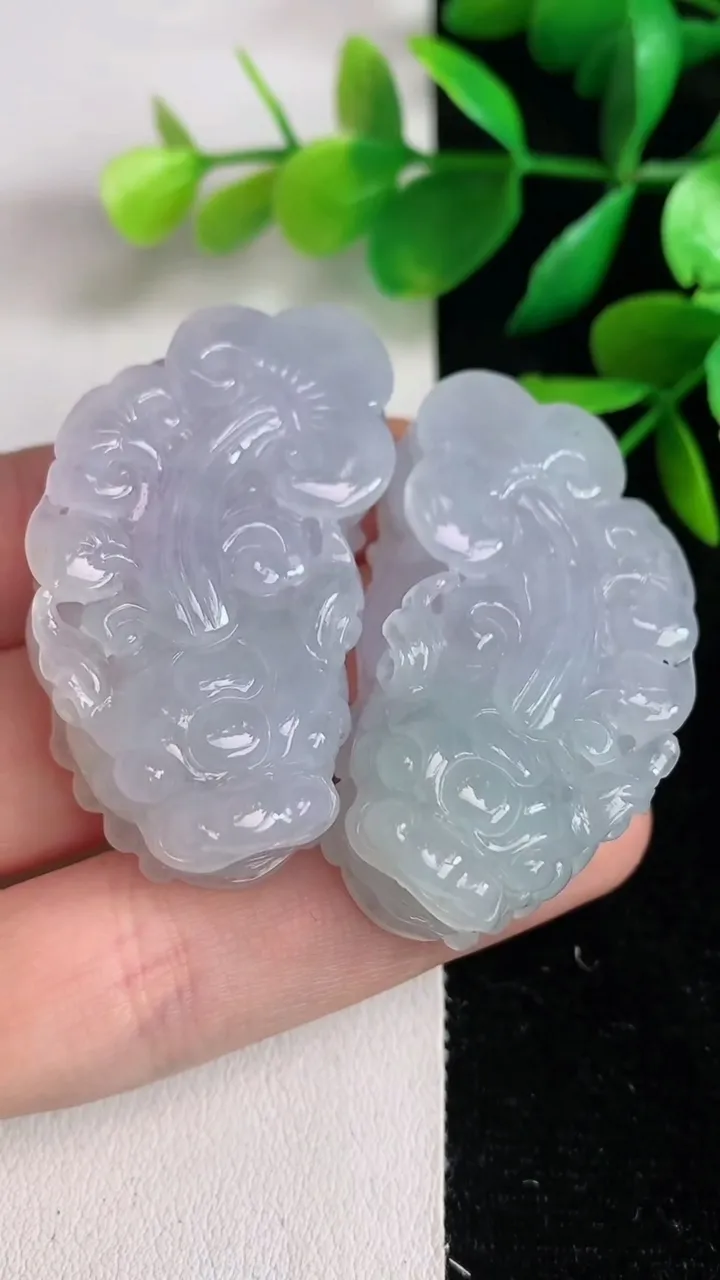 天然A货翡翠貔貅吊坠一对，尺寸45.5-24-13，重量:64.56g
6月15日