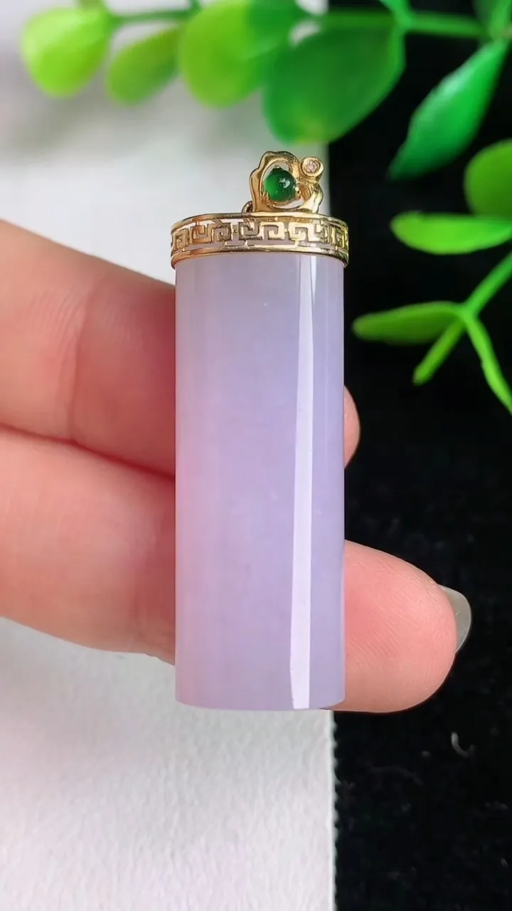 天然A货翡翠18k金紫罗兰平安柱吊坠，尺寸35.2-12.6-8.7，重量:10.37g
6月15日