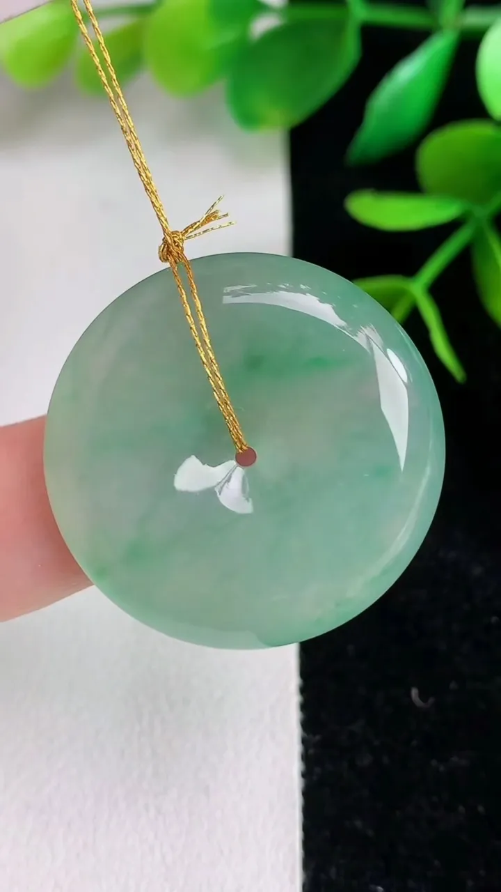 天然A货翡翠平安扣吊坠，尺寸28.2-5.5，重量:9.29g
6月15日