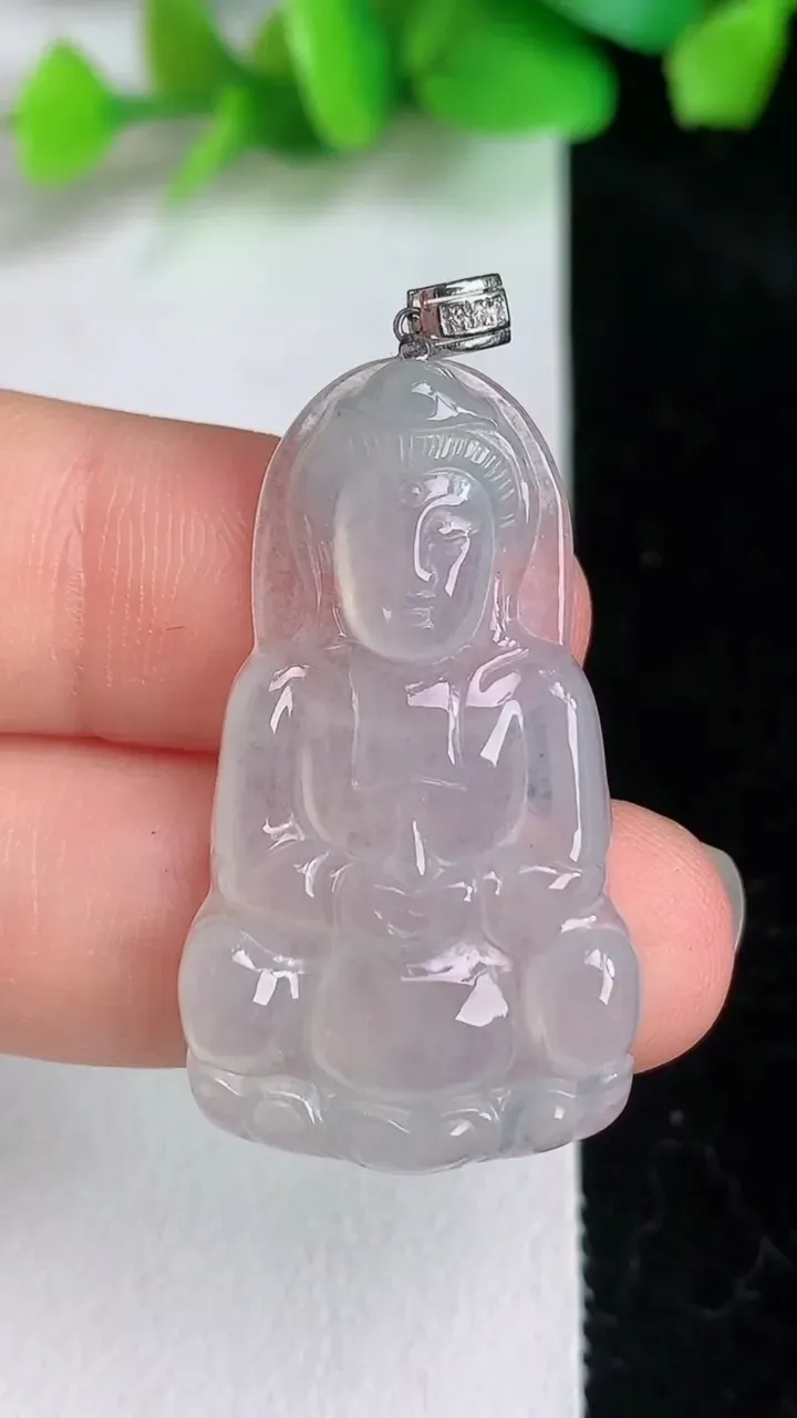 天然A货翡翠种观音菩萨吊坠，尺寸35-19.4-3.8，重量:5.00g
6月15日