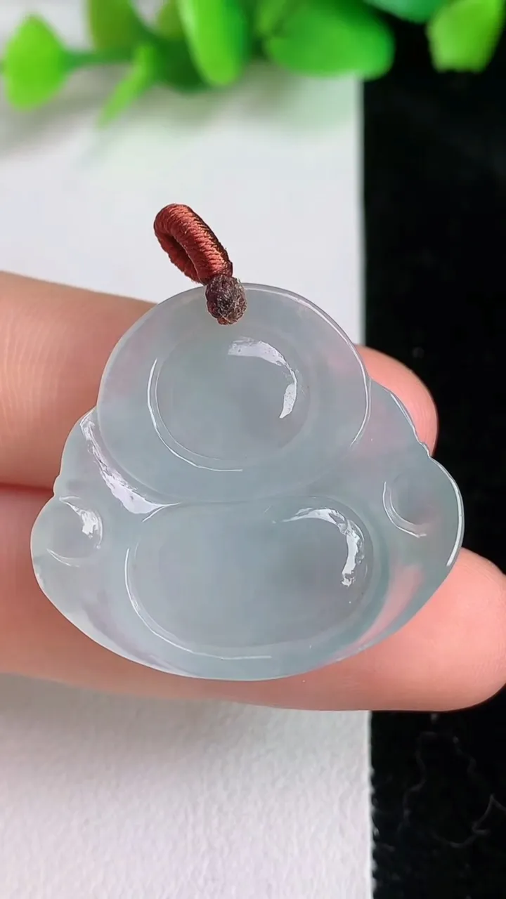 天然A货翡翠飘花佛公吊坠，尺寸27-30.6-6，重量:7.64g
6月15日