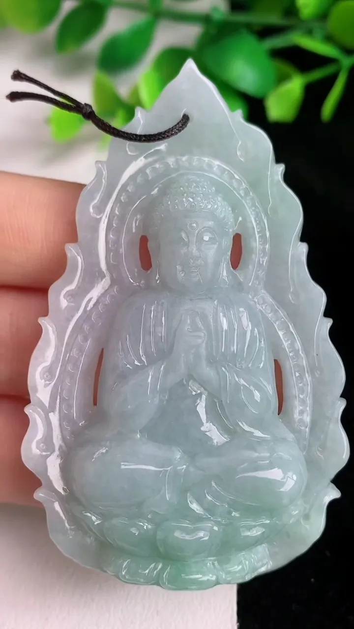 天然A货翡翠阿弥陀佛吊坠，尺寸72-42-10，重量:45.52g
6月15日