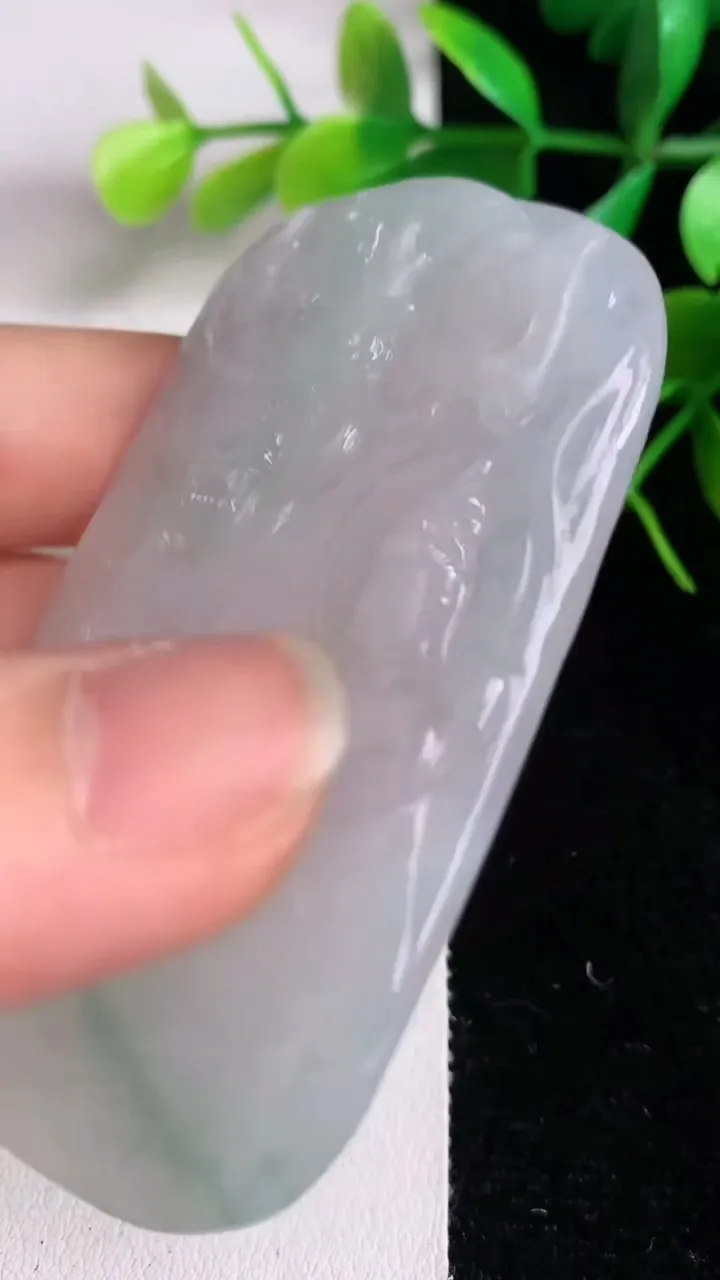 天然A货翡翠祥龙观音菩萨吊坠，尺寸68-40-5，重量:29.84g
6月15日
