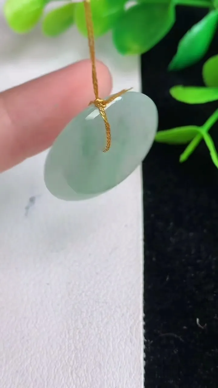天然A货翡翠平安扣吊坠，尺寸23.7-4.7，重量:5.50g
6月15日