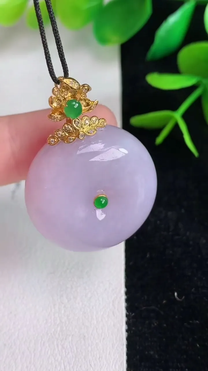 天然A货翡翠k金紫罗兰平安扣吊坠，尺寸25.5-12.5，重量:18.70g
6月15日