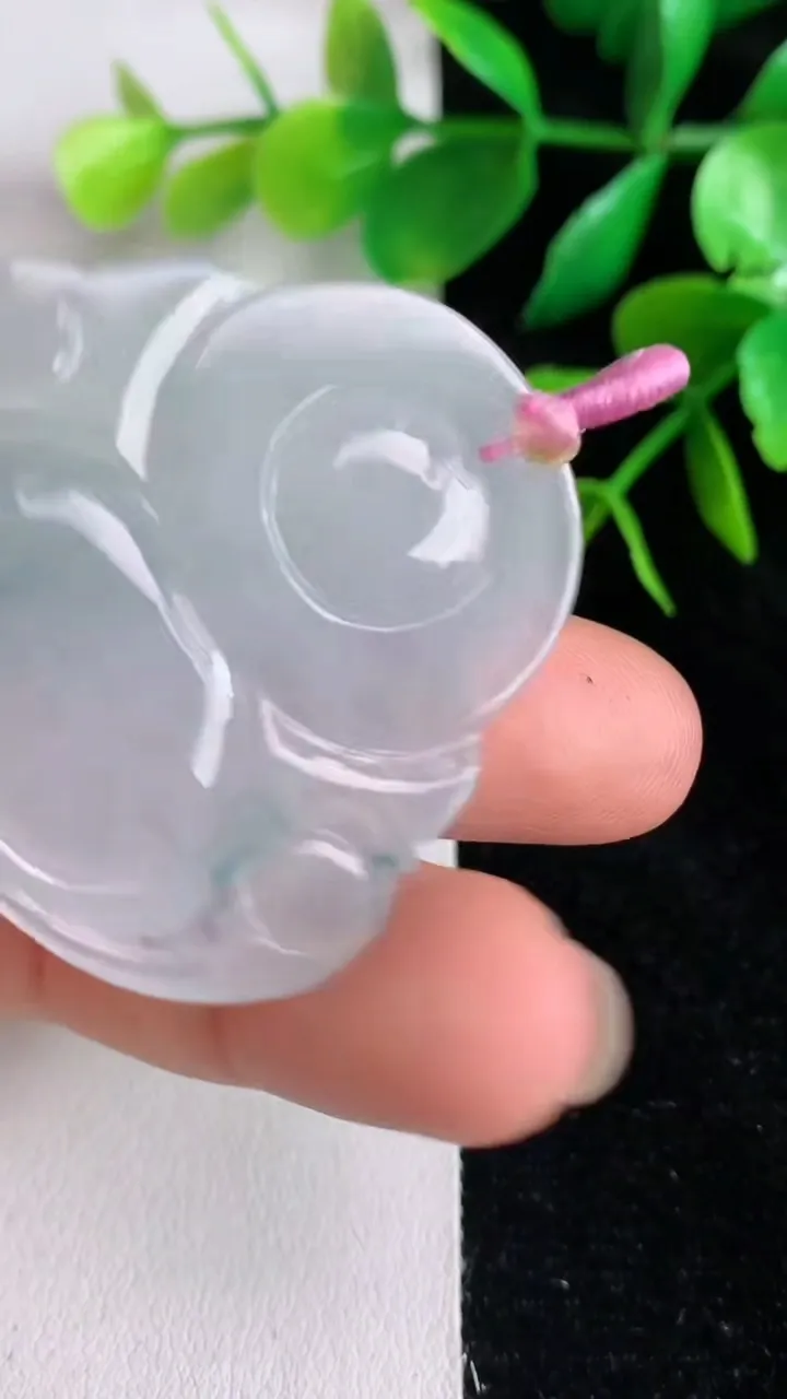 天然A货翡翠飘花佛公吊坠，尺寸30.5-40.8-5.8，重量:15.15g
6月15日