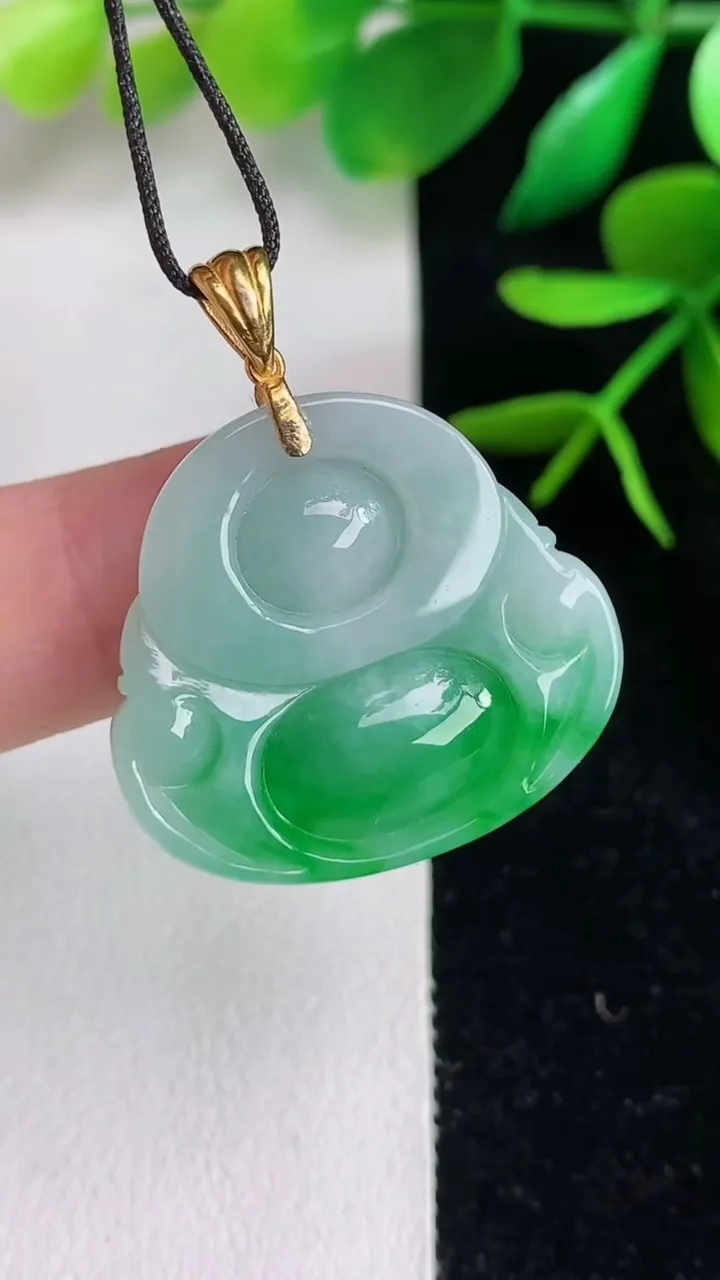 天然A货翡翠佛公吊坠，尺寸23.3-26-7.8，重量:8.02g
6月15日