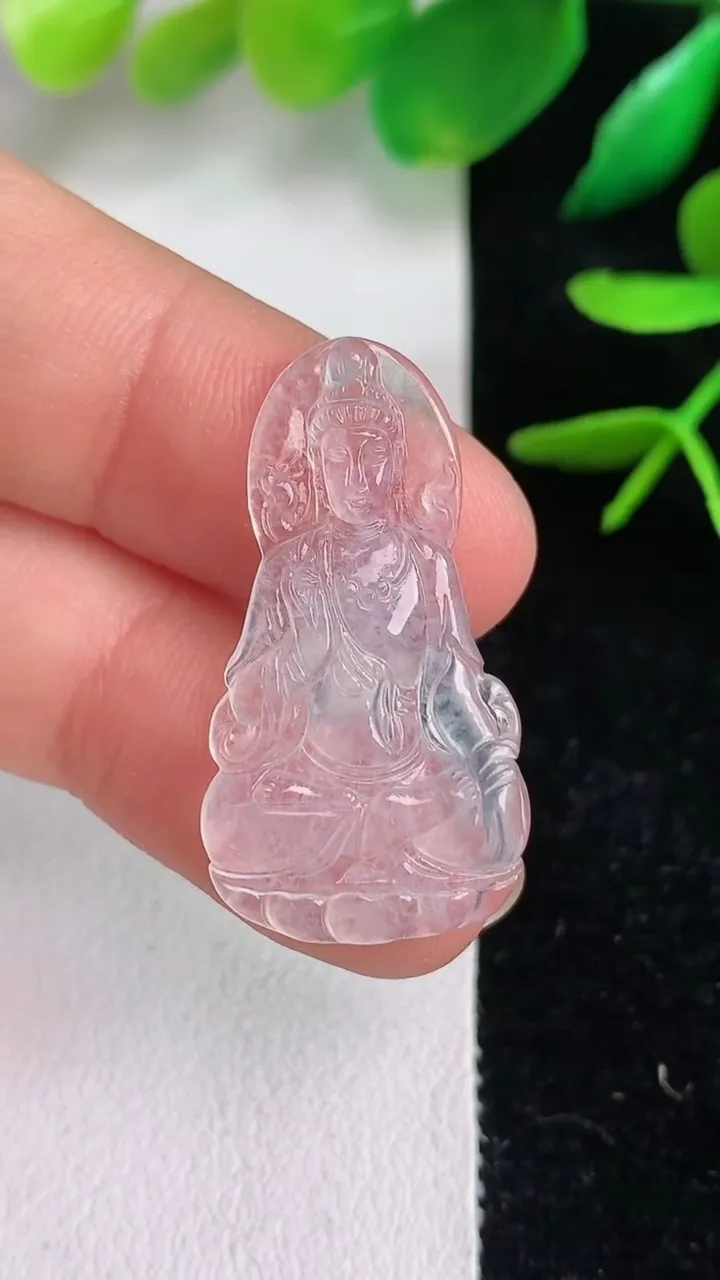 天然A货翡翠种观音菩萨吊坠，尺寸30.4-16-3，重量:2.82g
6月15日