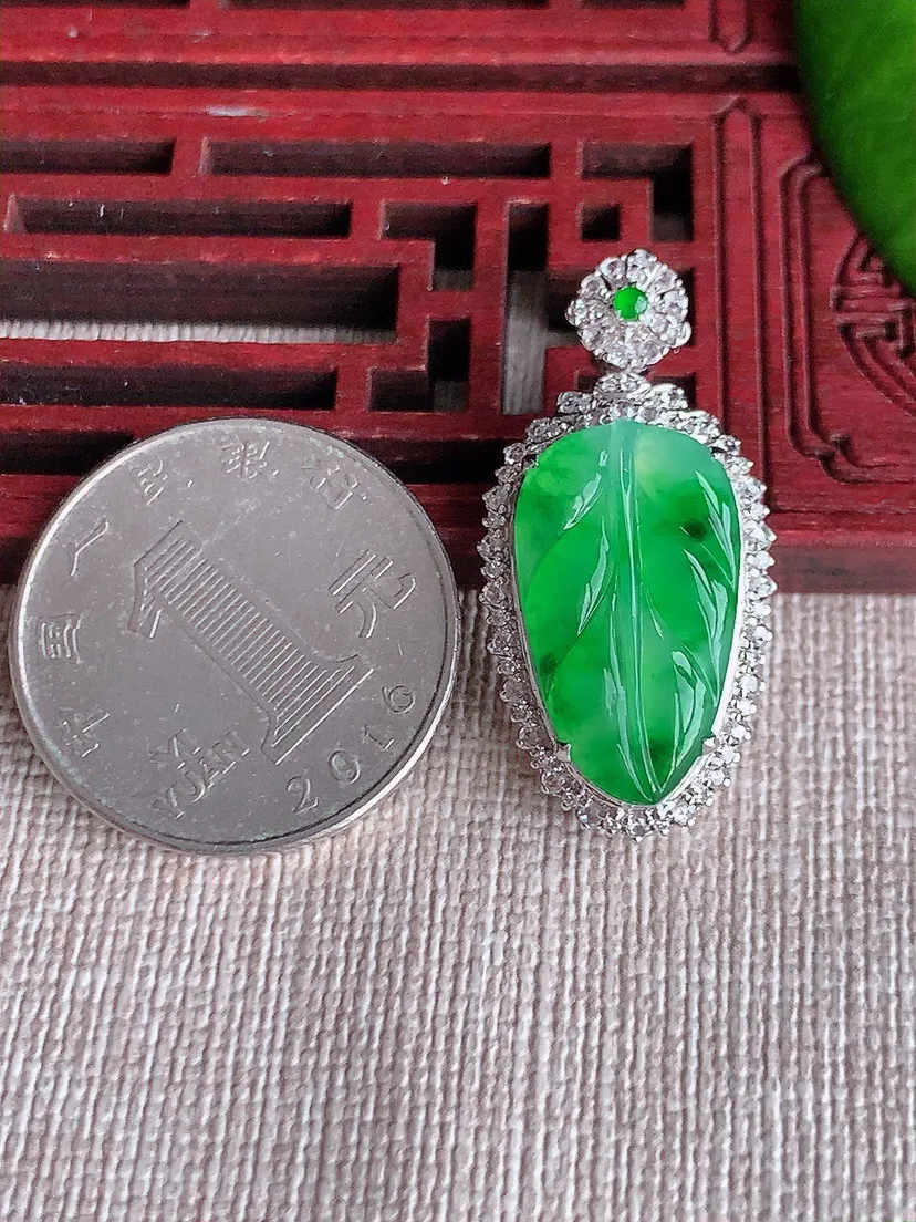 天然A货翡翠18K金伴飘绿叶子金枝玉叶吊坠尺寸32.3×15.7×9裸石20×11.5m量5.35g 0613