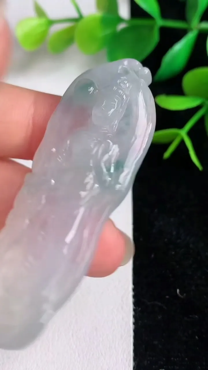 天然A货翡翠飘花观音菩萨吊坠，尺寸60.6-20.2-5.8，重量:14.31g
6月15日