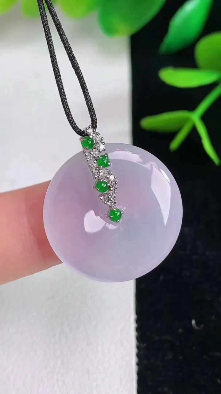 天然A货翡翠紫罗兰平安扣吊坠，尺寸20.6-3.7，重量:4.00g
6月15日