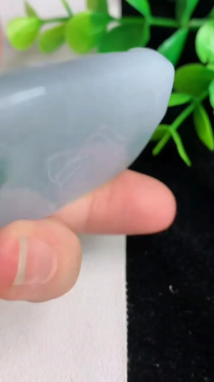天然A货翡翠飘花大势至观音菩萨吊坠，尺寸50.4-34.8-11.5，重量:43.07g
6月15日