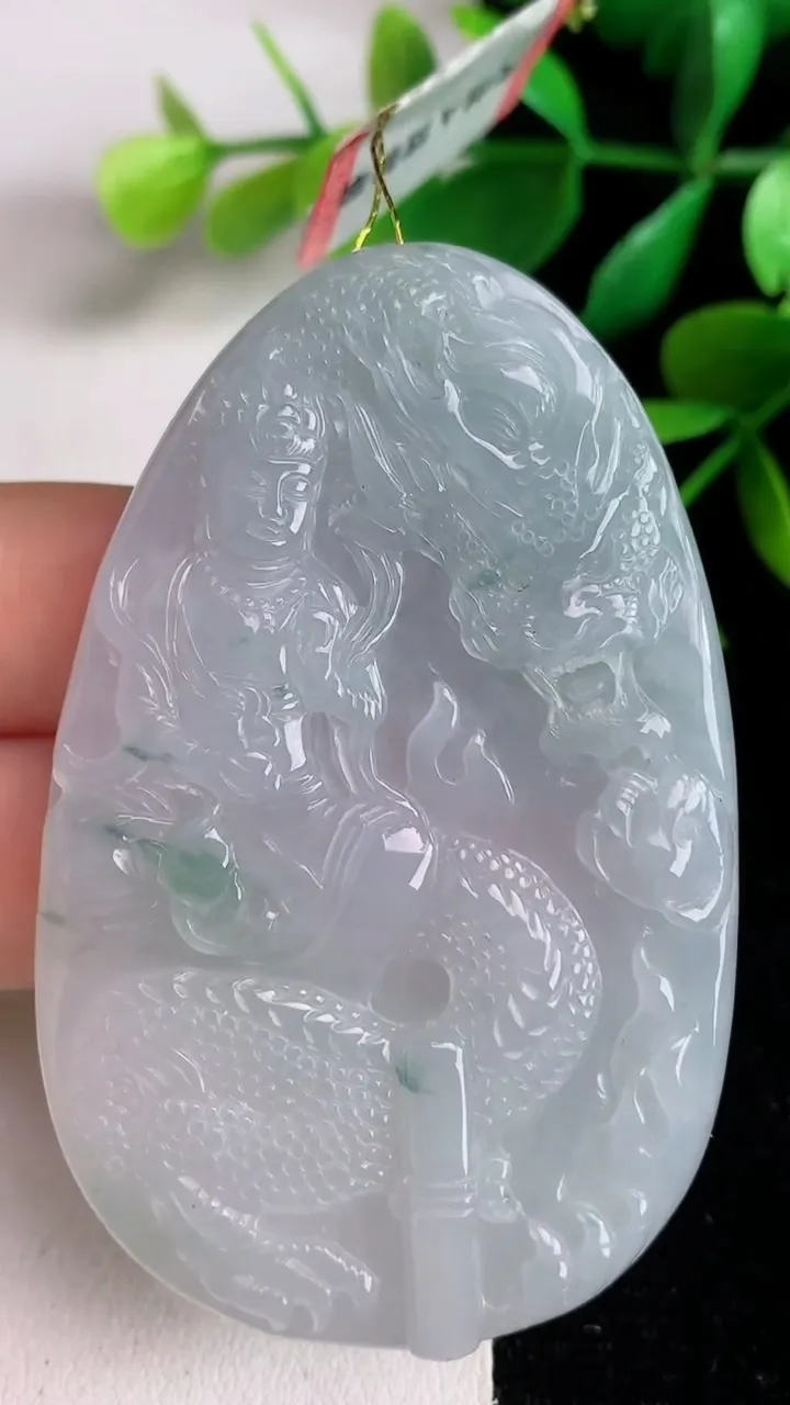 天然A货翡翠飘花祥龙大日如来吊坠，尺寸63.8-39.4-5，重量:27.42g
6月15日