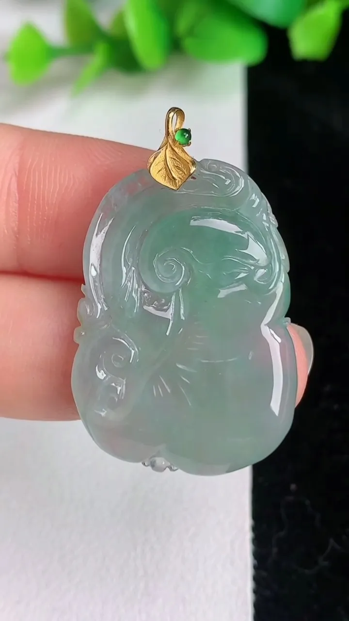 天然A货翡翠寿桃吊坠，尺寸31-22-4.8，重量:6.98g
6月15日