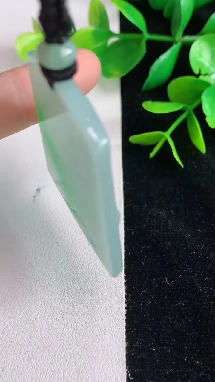 天然A货翡翠普贤菩萨吊坠，尺寸50-35.3-3.4，重量:20.88g
6月15日