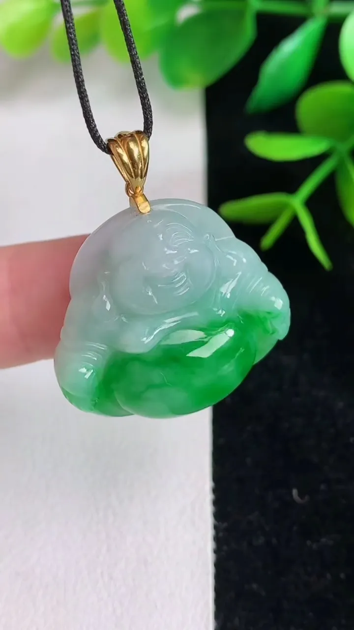 天然A货翡翠佛公吊坠，尺寸23.3-26-7.8，重量:8.02g
6月15日